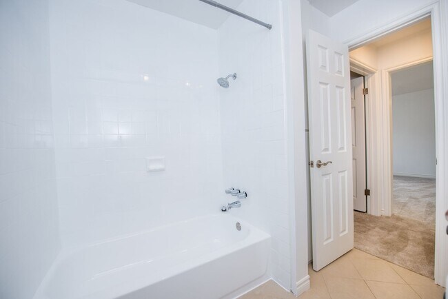 Building Photo - Remodeled Seal Beach Condo