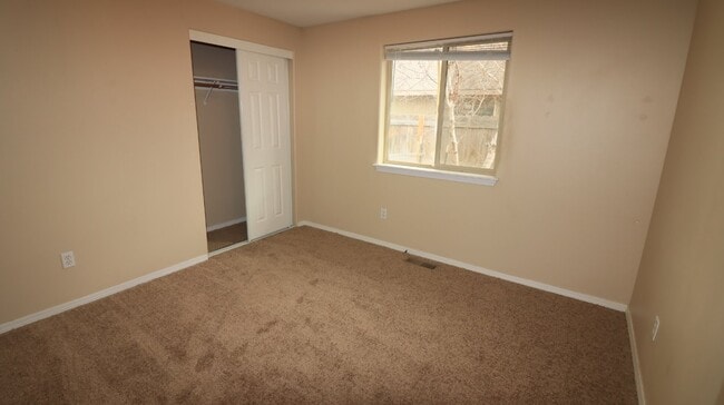 Building Photo - *MOVE IN SPECIAL*  3 Bedroom 2 Bath Single...