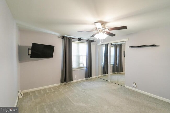 Building Photo - 3161 S Sydenham St