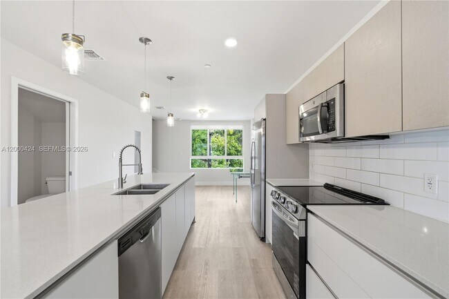 Building Photo - 2505 NE 193rd St