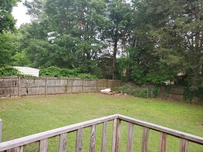 Building Photo - "Spacious 5-Bedroom Retreat with 3 Full Baths in Huntsville – Your Perfect Family Home Awaits!"