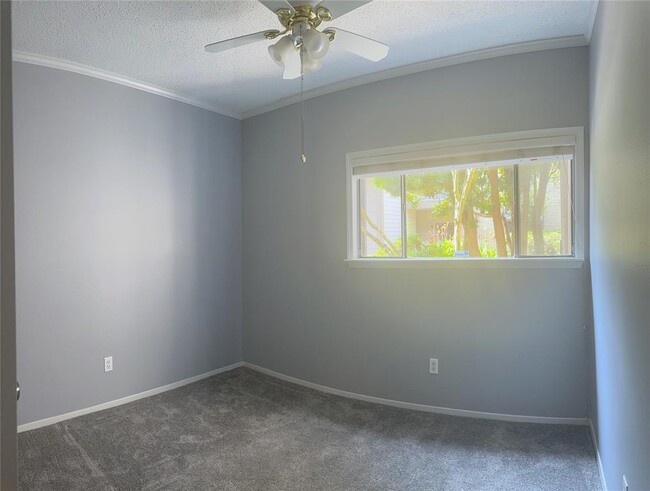 Building Photo - 7037 N Holiday Dr