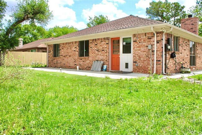 Building Photo - 22538 Market Square Ln