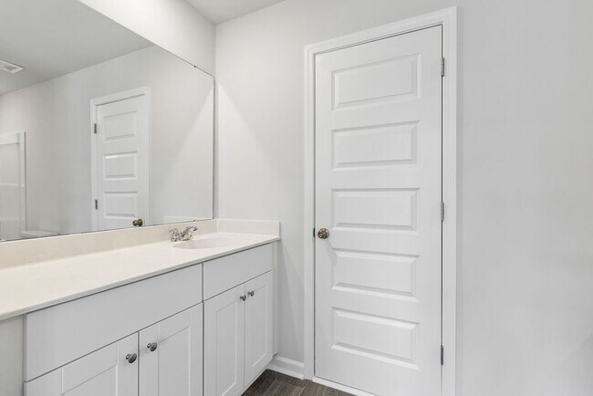 Building Photo - 173 Hoffman Townhome