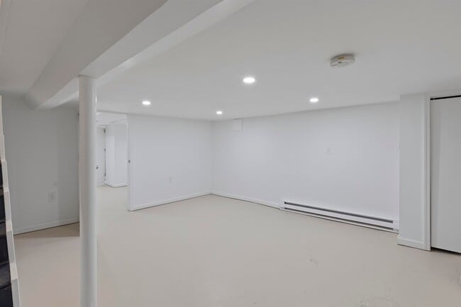 Building Photo - 676 Chestnut St