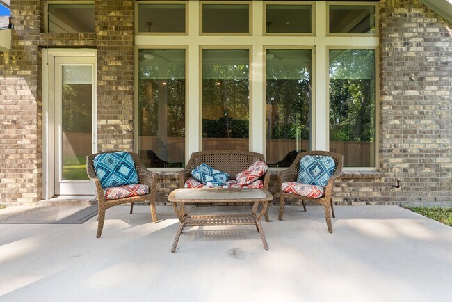 Building Photo - 522 Black Bronco Rd