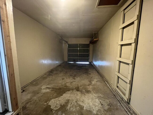 Building Photo - 806 Sandy Ct