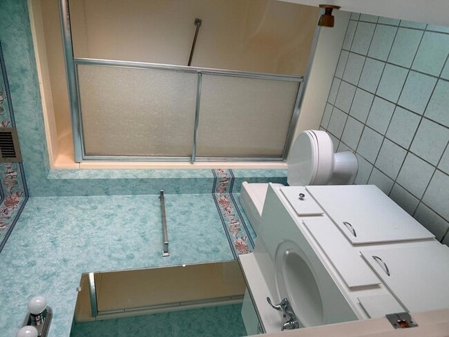 Building Photo - 9209 W Glen Oaks Cir N