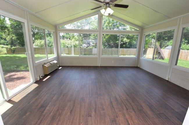 Building Photo - 4 bedroom 2 bath South Bend IN home for rent