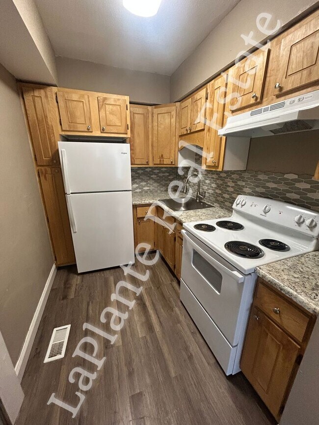 Building Photo - 2424 Airport Hwy