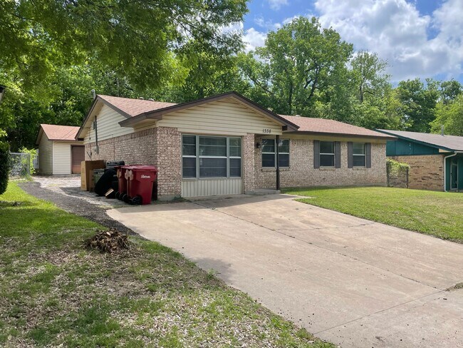 Building Photo - 1338 McCall St