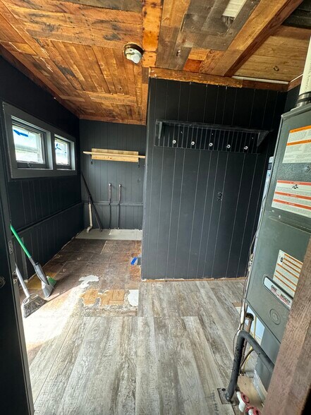 Building Photo - 1001 N 13th St