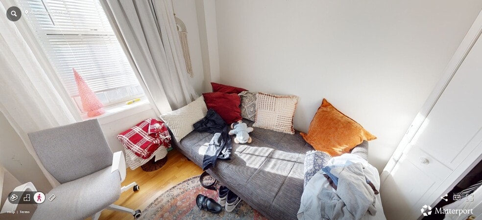 Building Photo - 8 Bishop Allen Dr