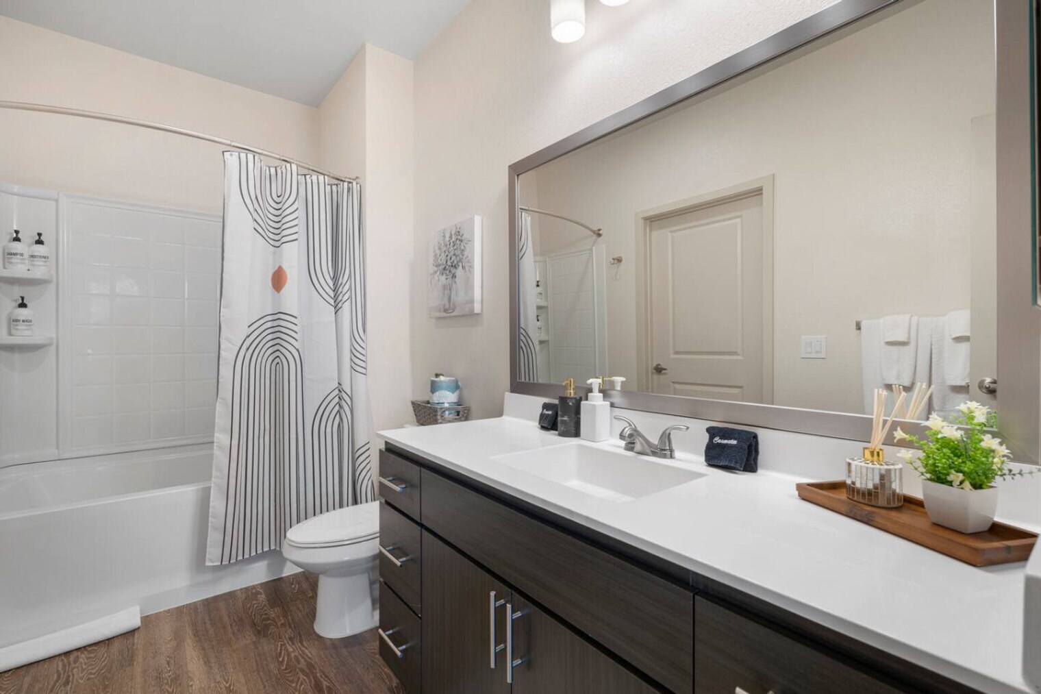 Building Photo - 711 W Broadway Rd