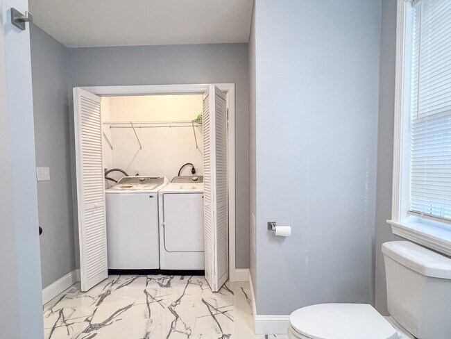 Building Photo - 194 Commercial St