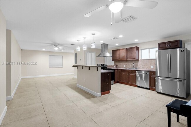 Building Photo - 1472 SW 44th Ave