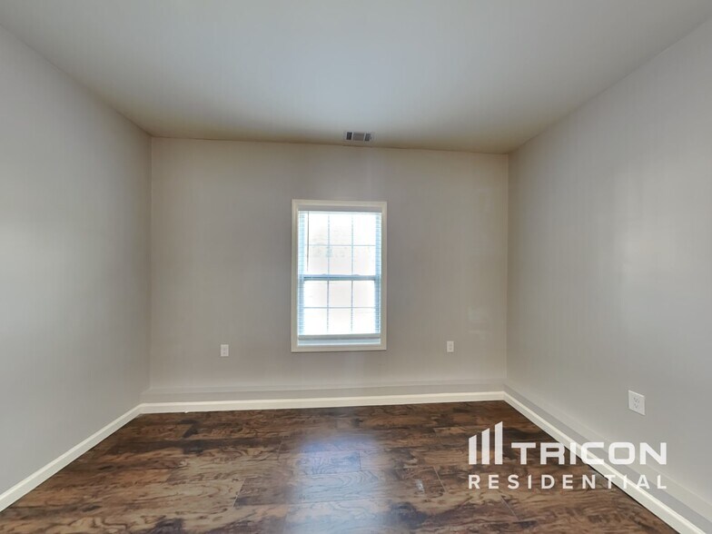 Building Photo - 424 Remington Ct