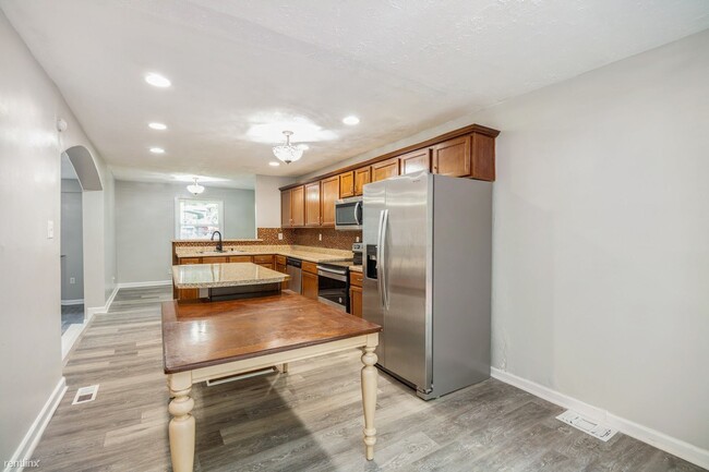 Building Photo - 3 br, 2.5 bath House - 2817 Carriage Lane