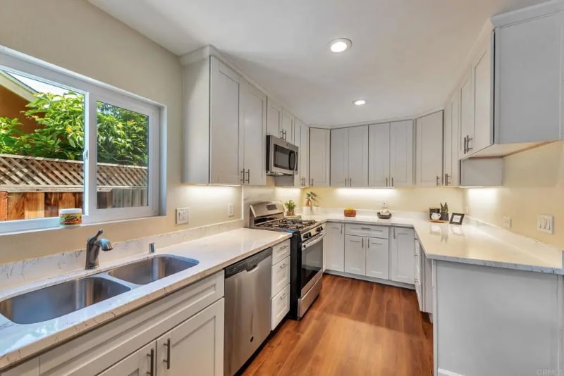 Building Photo - 408 Page St