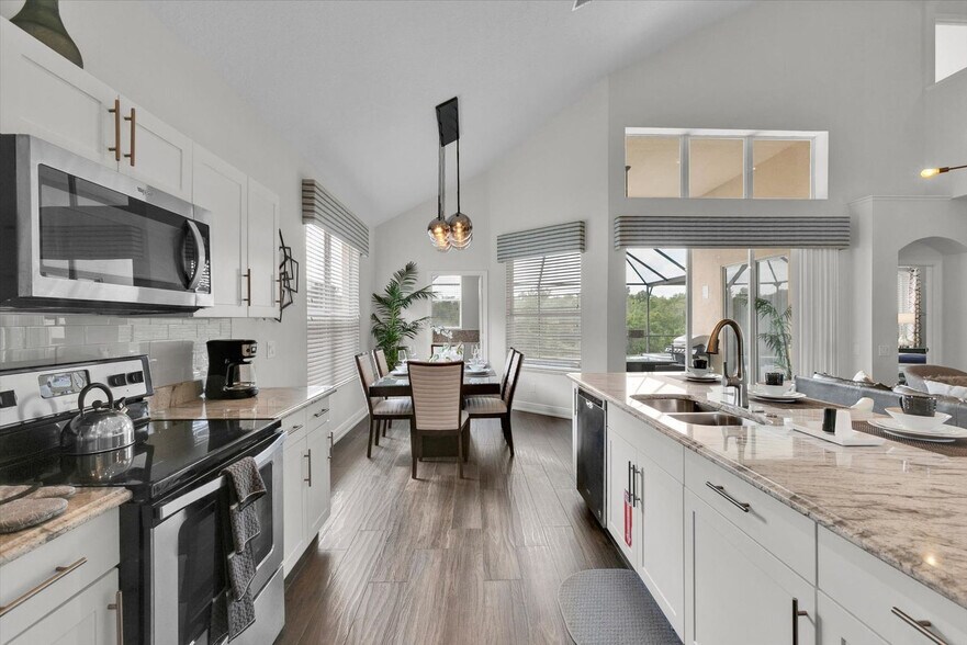 Building Photo - 8131 Sun Palm Dr