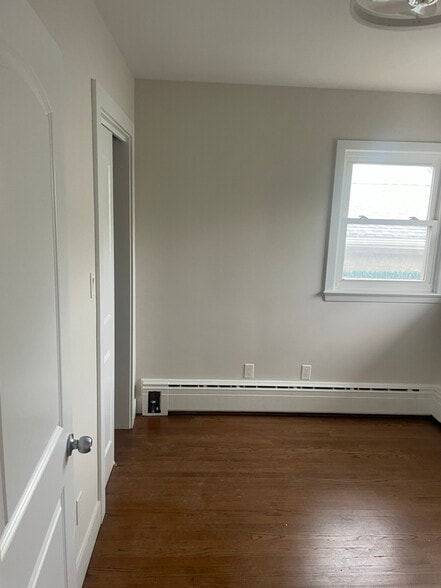 Building Photo - 622 Clawson St