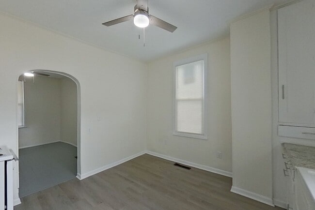 Building Photo - 1473 Thomas Ave