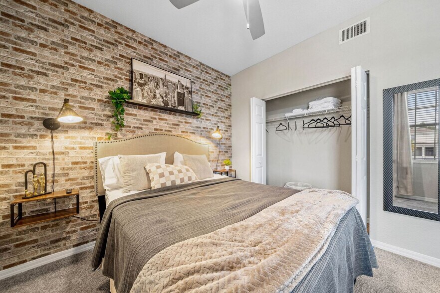 Building Photo - 10056 Montague St