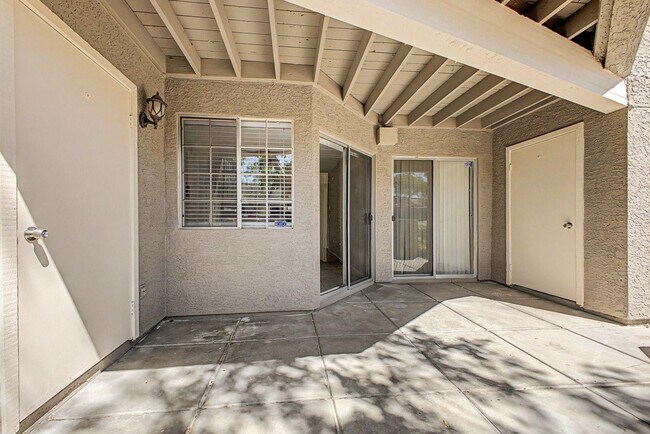 Building Photo - 1720 E Thunderbird Rd