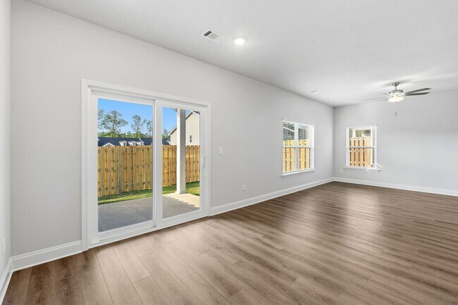 Building Photo - 1212 Vail Dr