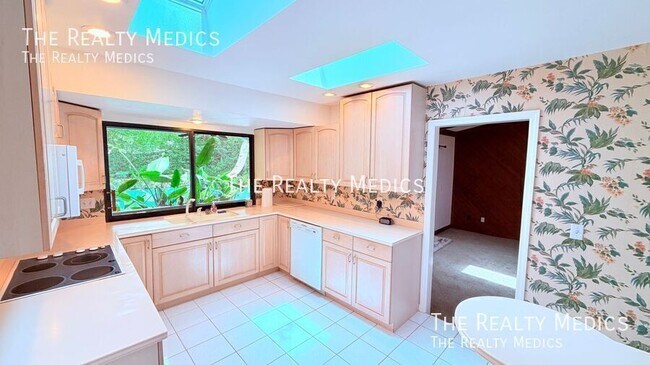 Building Photo - 909 Gazell Trail