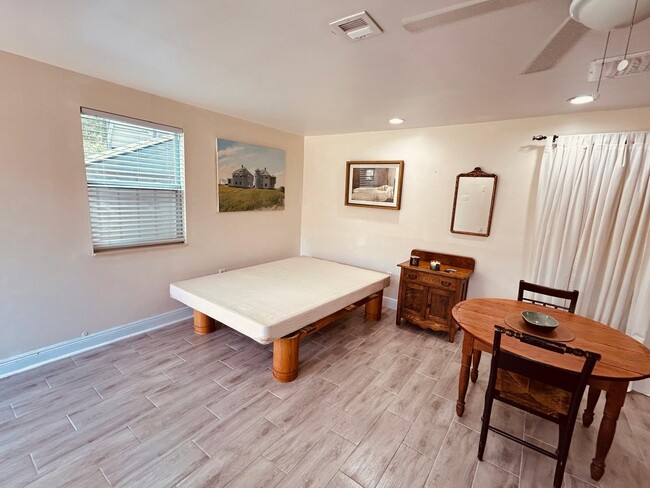 Building Photo - 10754 Tamis Trail