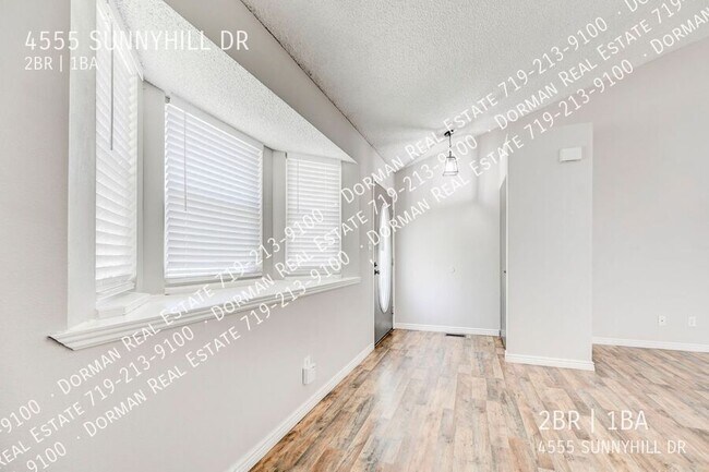 Building Photo - 4555 Sunnyhill Dr