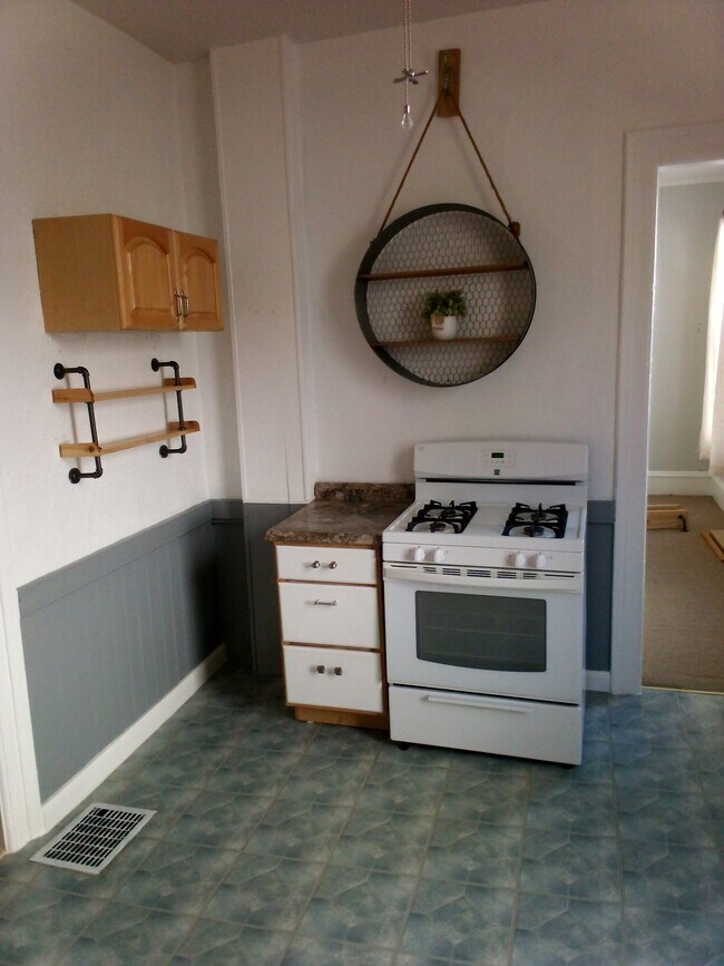 Building Photo - 505 Marcellus St