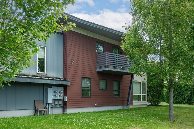 Building Photo - 659 Dennett St