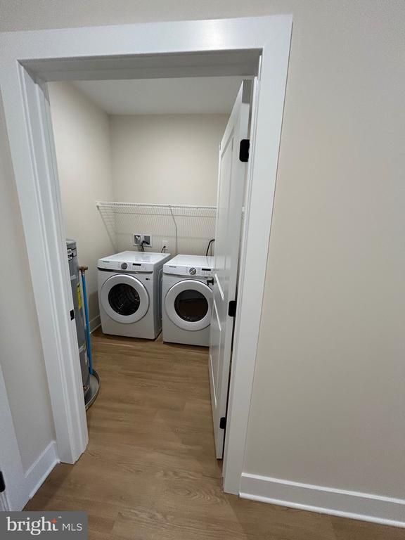 Building Photo - 624 Main St