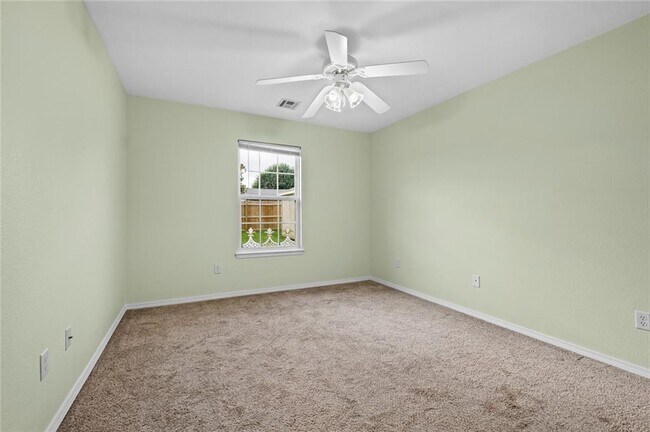 Building Photo - 1901 SW Columbus Rd