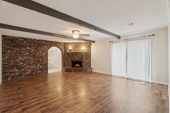 Building Photo - 2904 E Fort Worth St