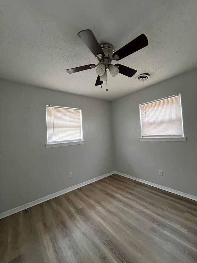 Building Photo - 1618 58th St