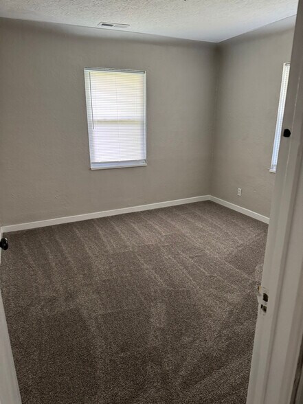 Building Photo - 1970 Parkhill Dr