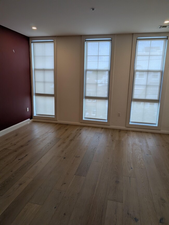 Building Photo - 580 Palisade Ave