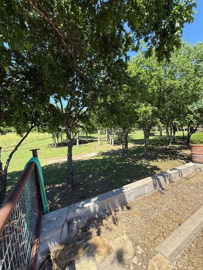 Building Photo - 2 bedroom home fully fenced on nearly an a...
