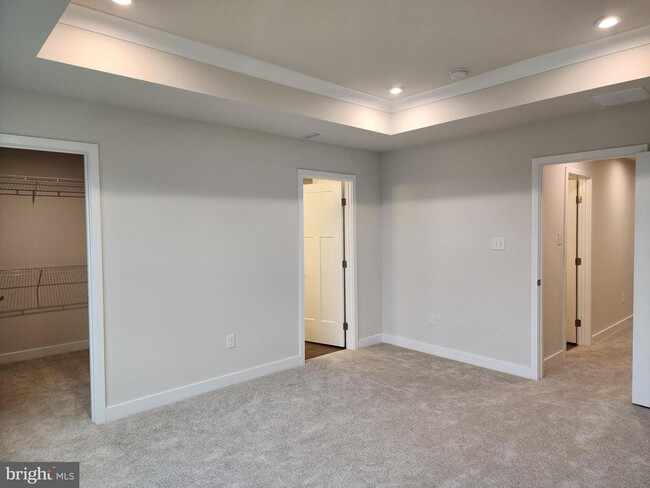 Building Photo - 321 E Cochran St