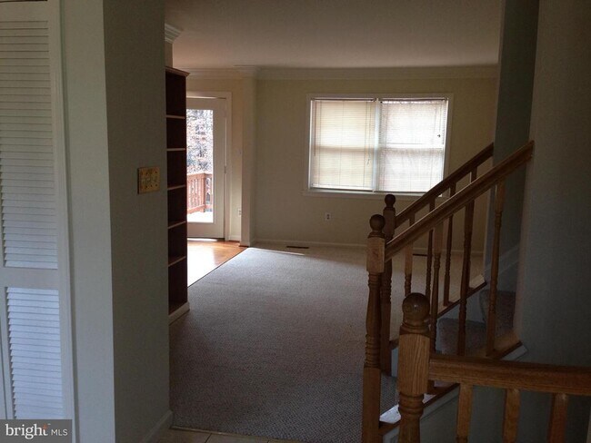 Building Photo - 5001 Tarpon Ln