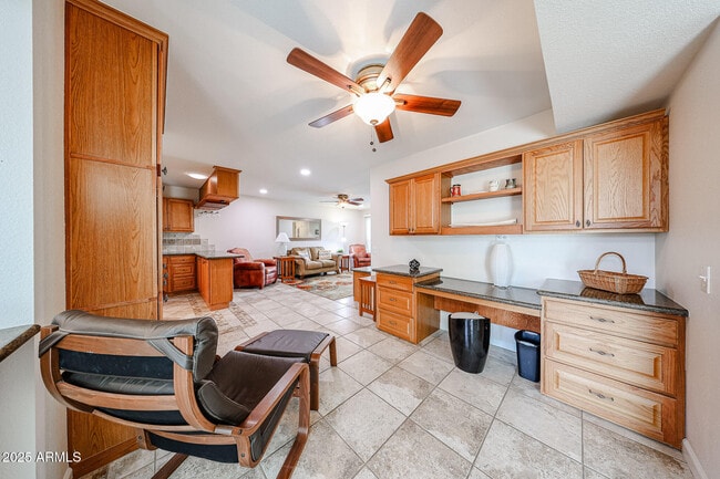 Building Photo - 10827 W Santa Fe Dr
