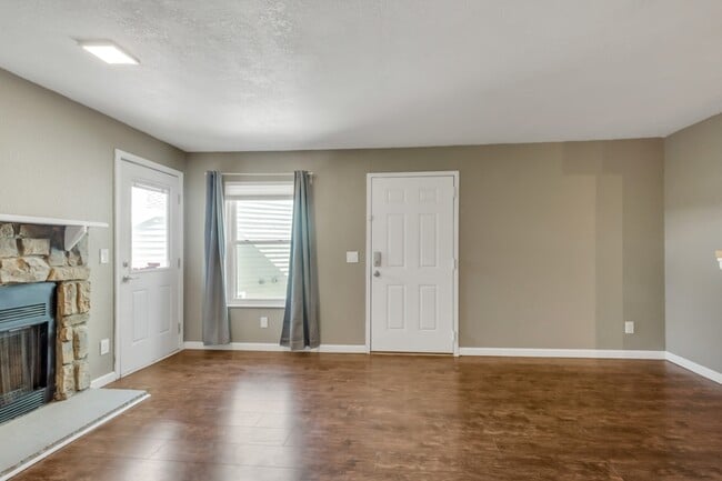 Building Photo - 980 S Dawson Way