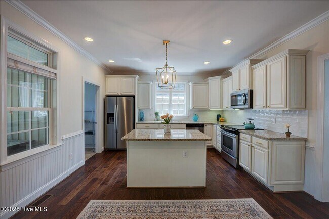 Building Photo - 4003 Auburn Ct
