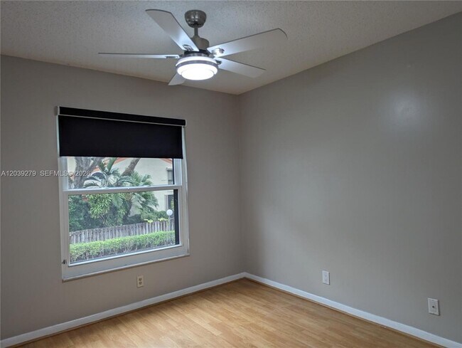 Building Photo - 3446 Oak Dr