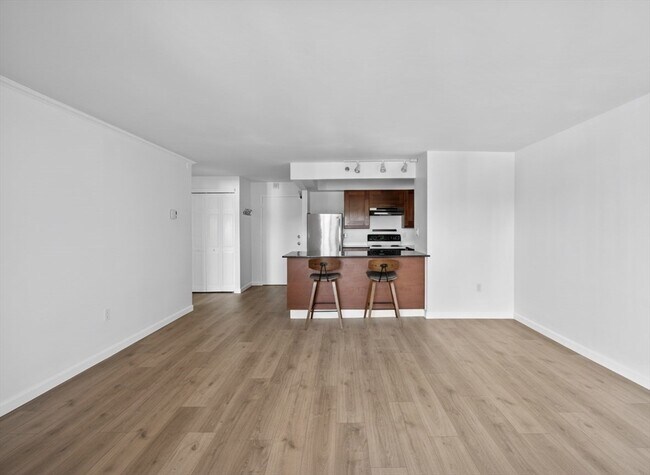 Building Photo - 1025 Hancock St