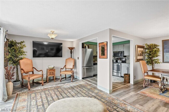 Building Photo - 10301 Lake Ave