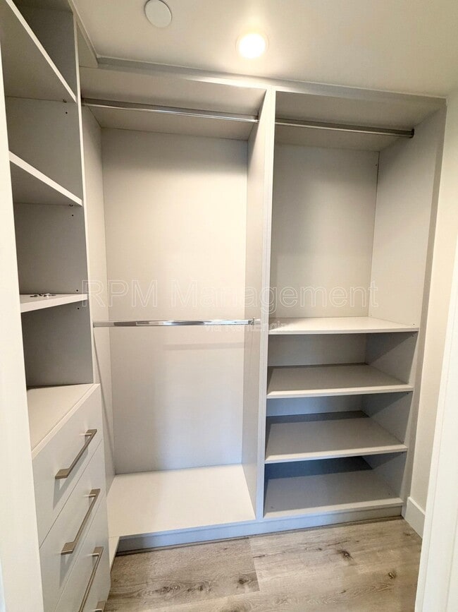 Building Photo - 5923 Laurel Canyon Blvd